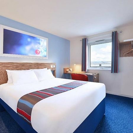 Travelodge London Raynes Park Exterior photo