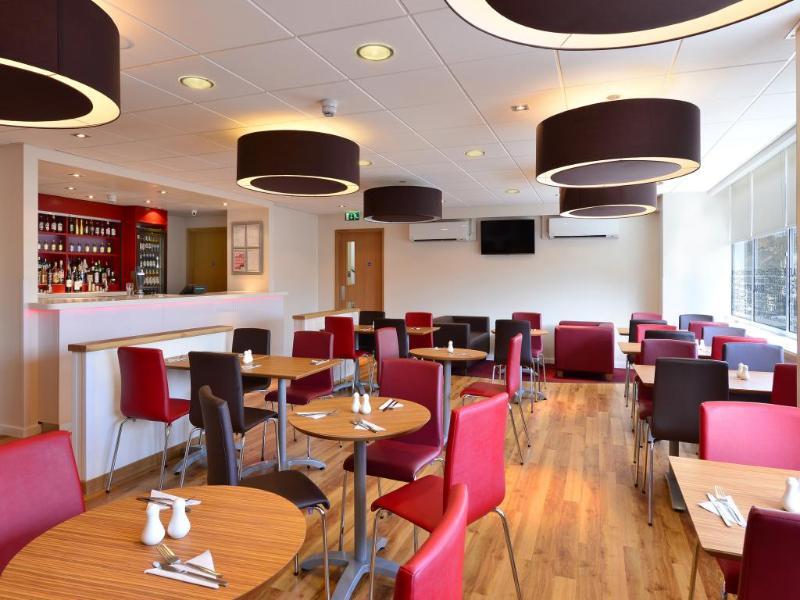 Travelodge London Raynes Park Exterior photo