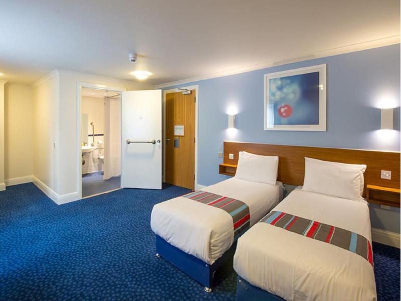 Travelodge London Raynes Park Exterior photo