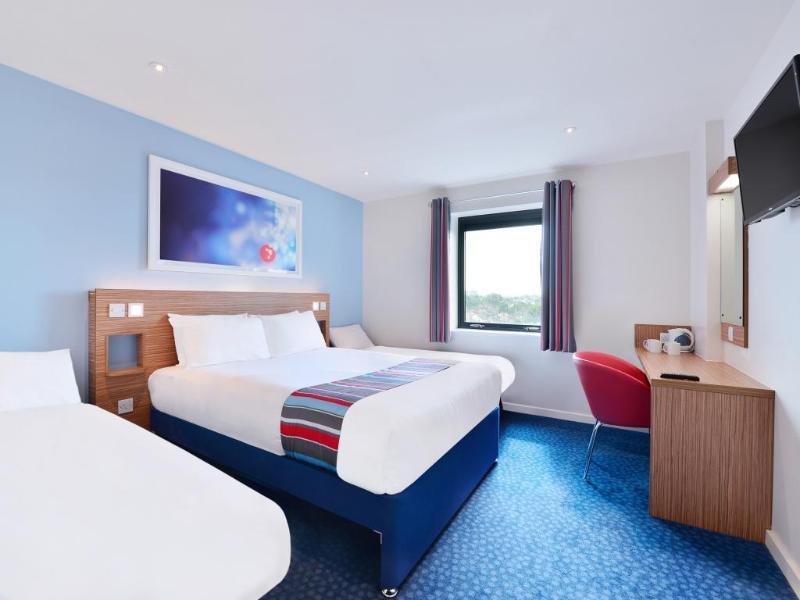 Travelodge London Raynes Park Exterior photo