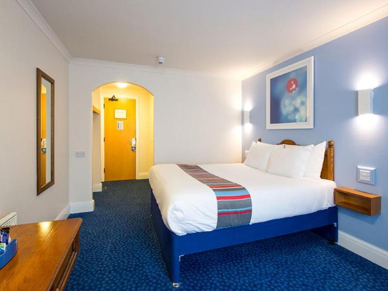 Travelodge London Raynes Park Exterior photo