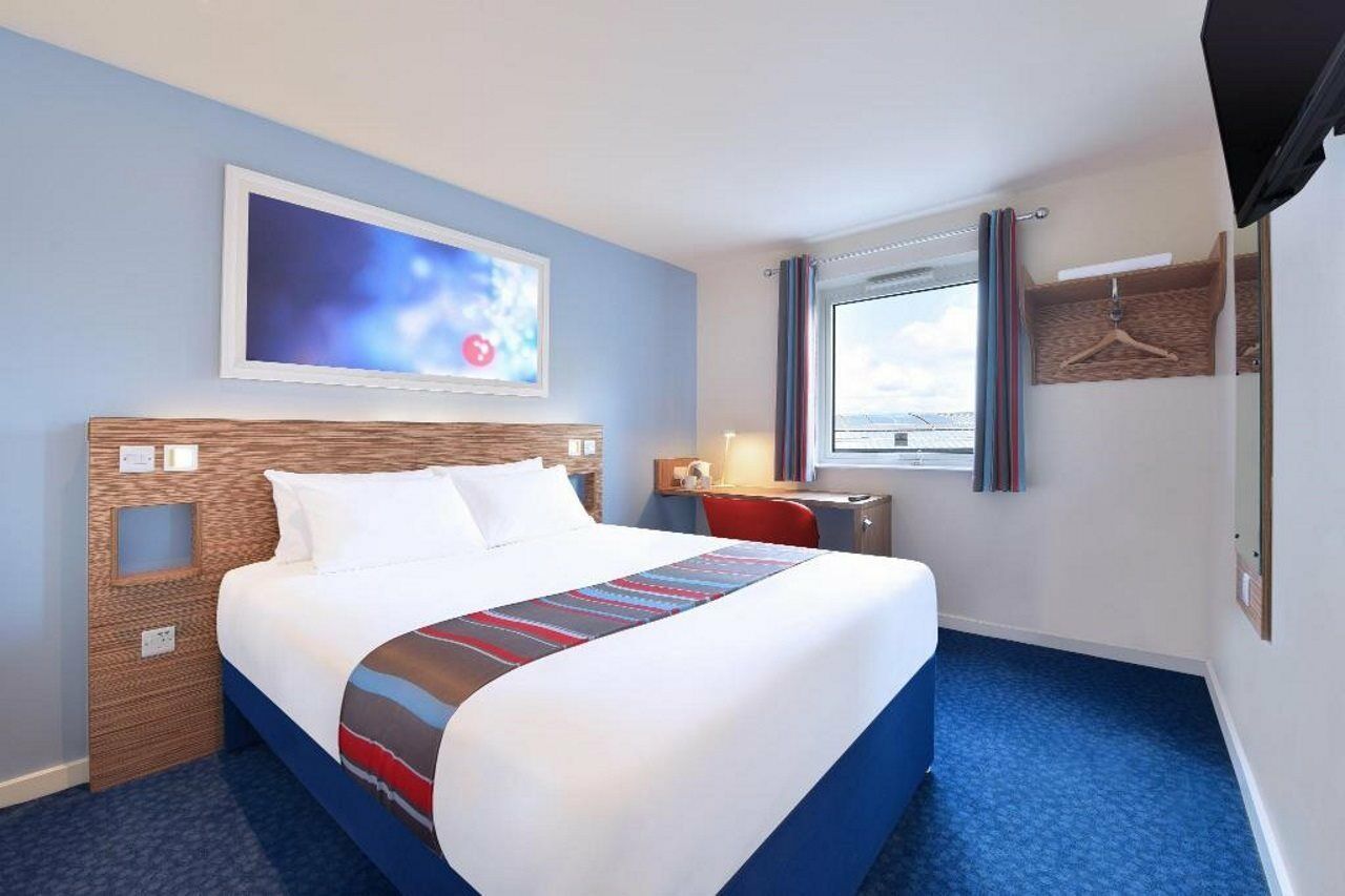 Travelodge London Raynes Park Exterior photo