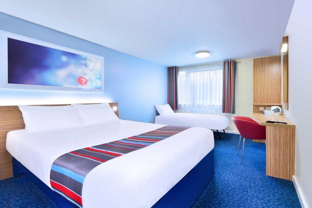 Travelodge London Raynes Park Exterior photo