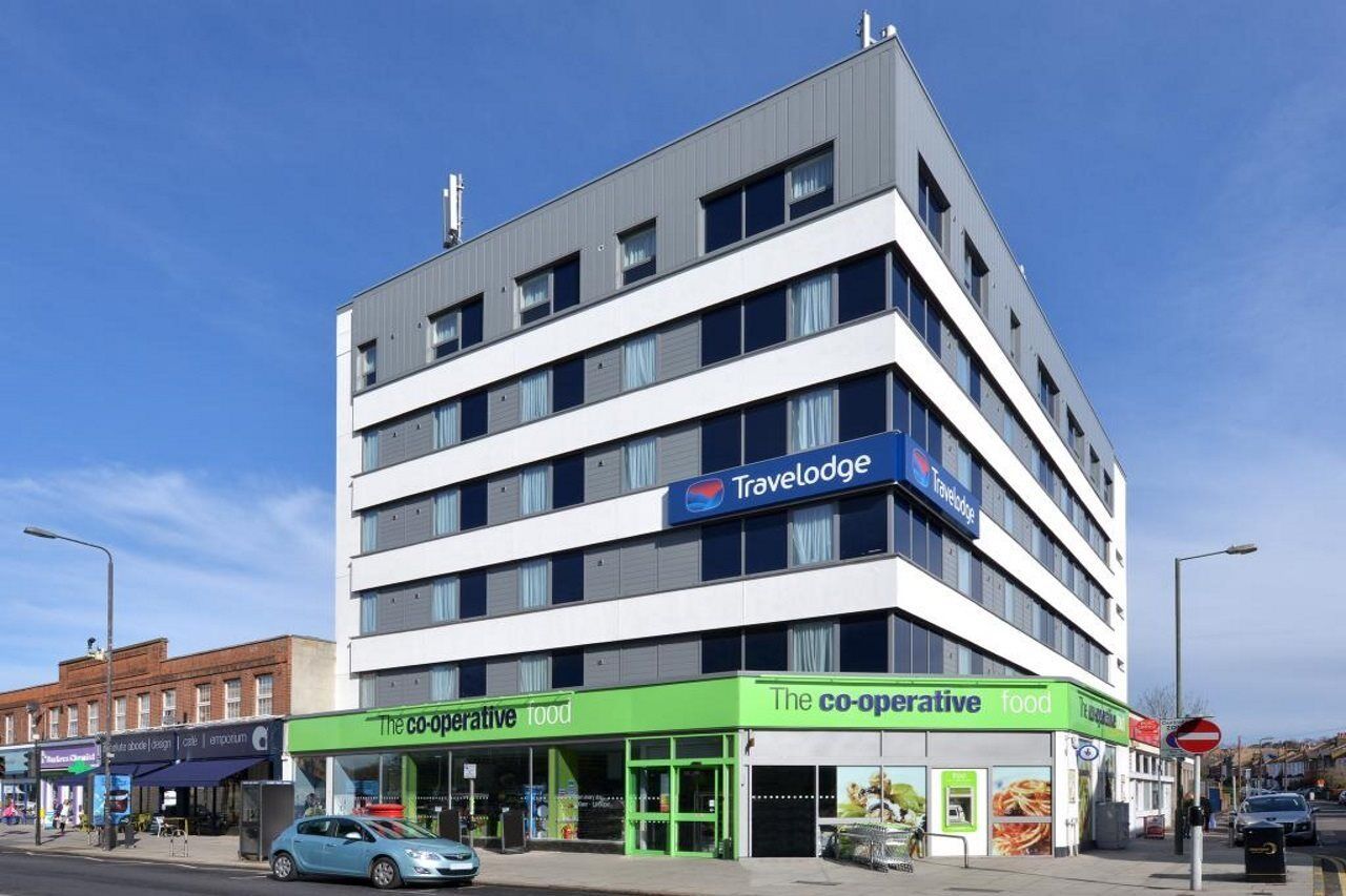 Travelodge London Raynes Park Exterior photo